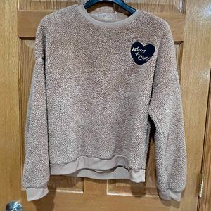 Zoe & Liv Fleece Sherpa Sweatshirt Women M Tan Embroidered Heart Patch Warm Cozy